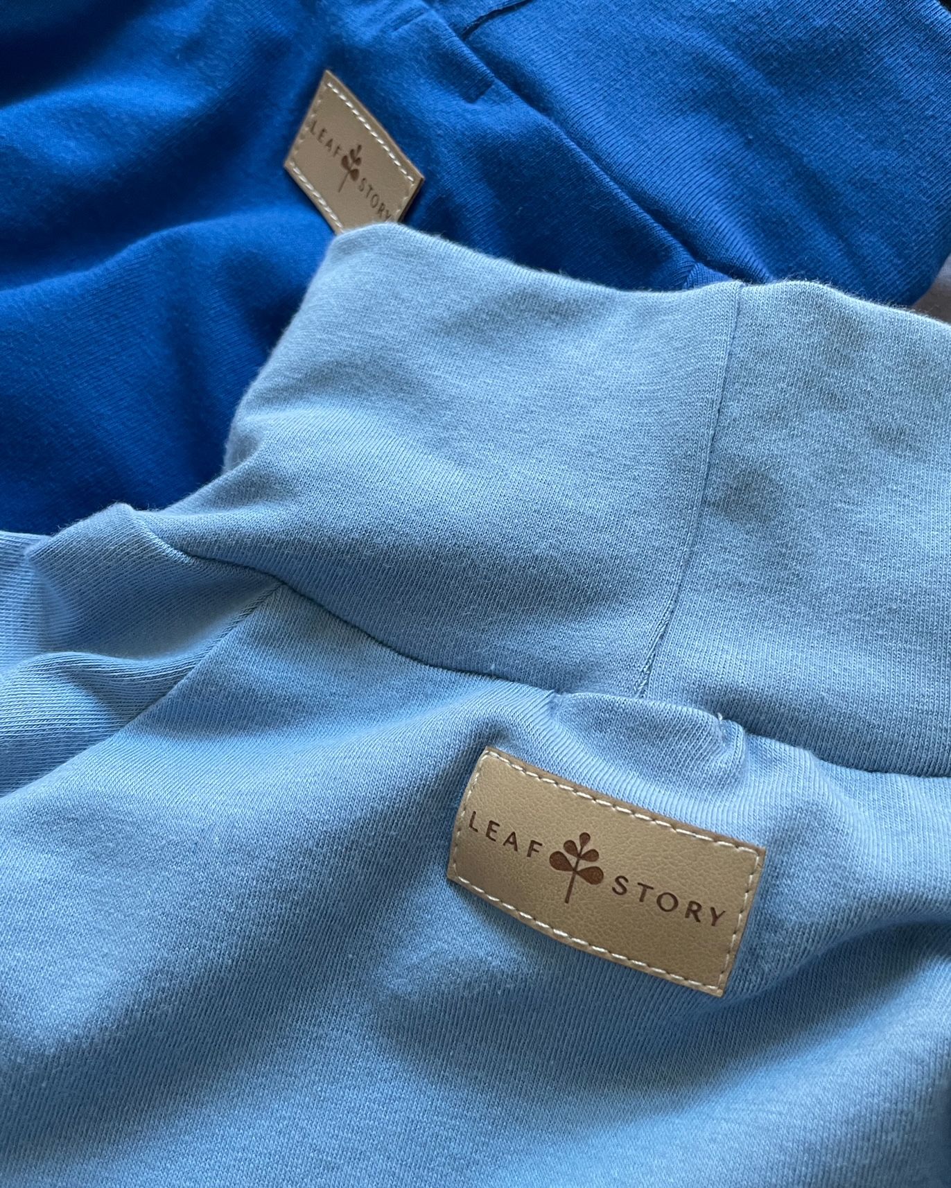 Komplet dwóch koszulek bawełnianych z golfem - kobalt/błękitny