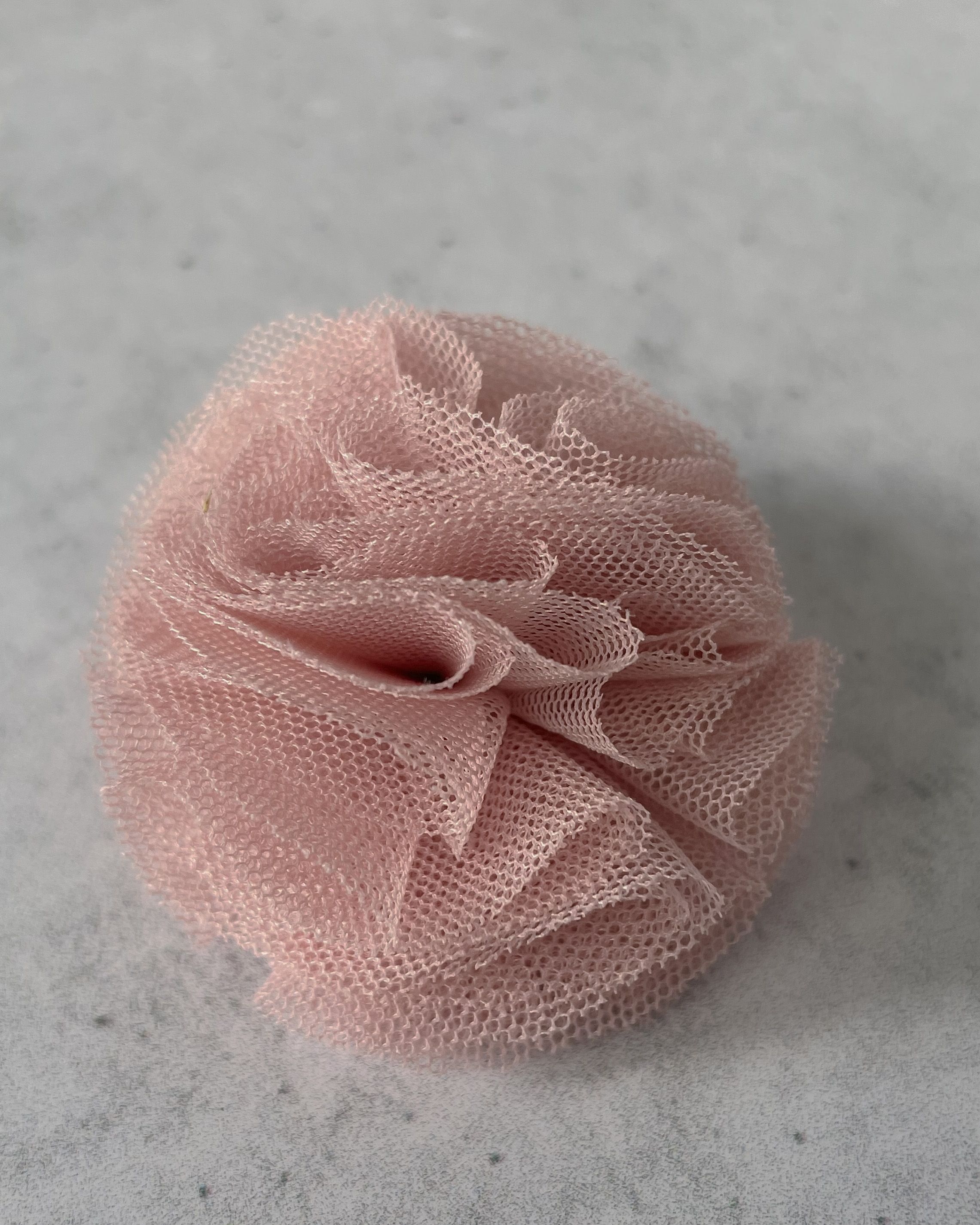 Spinka pomponik tiulowy - kwarcowy róż