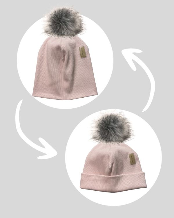 Bawełniana czapka zimowa podwójna prążkowana z pomponem - blady róż 2023