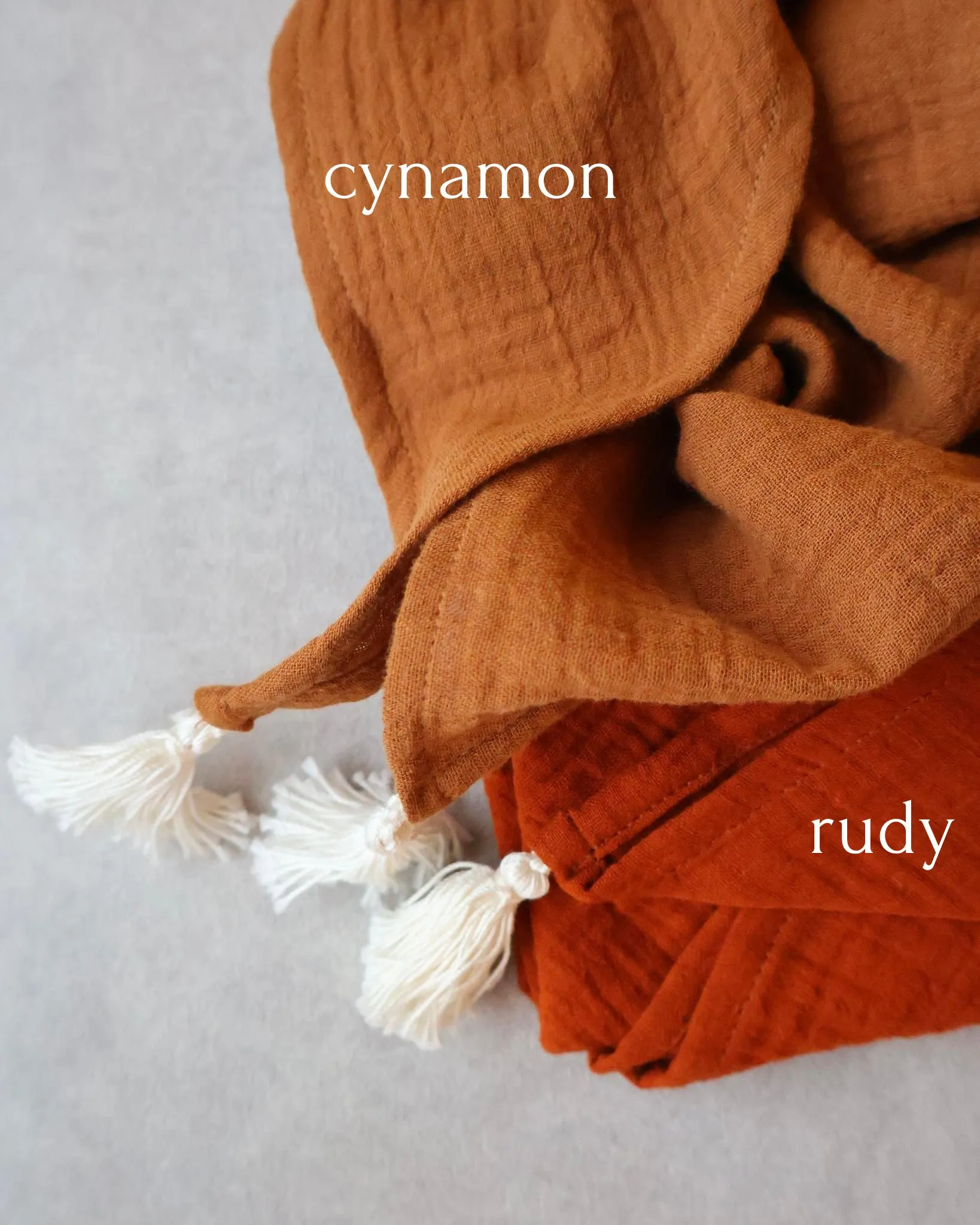 Chusta muślinowa trójkątna z chwostami - rudy - r.M