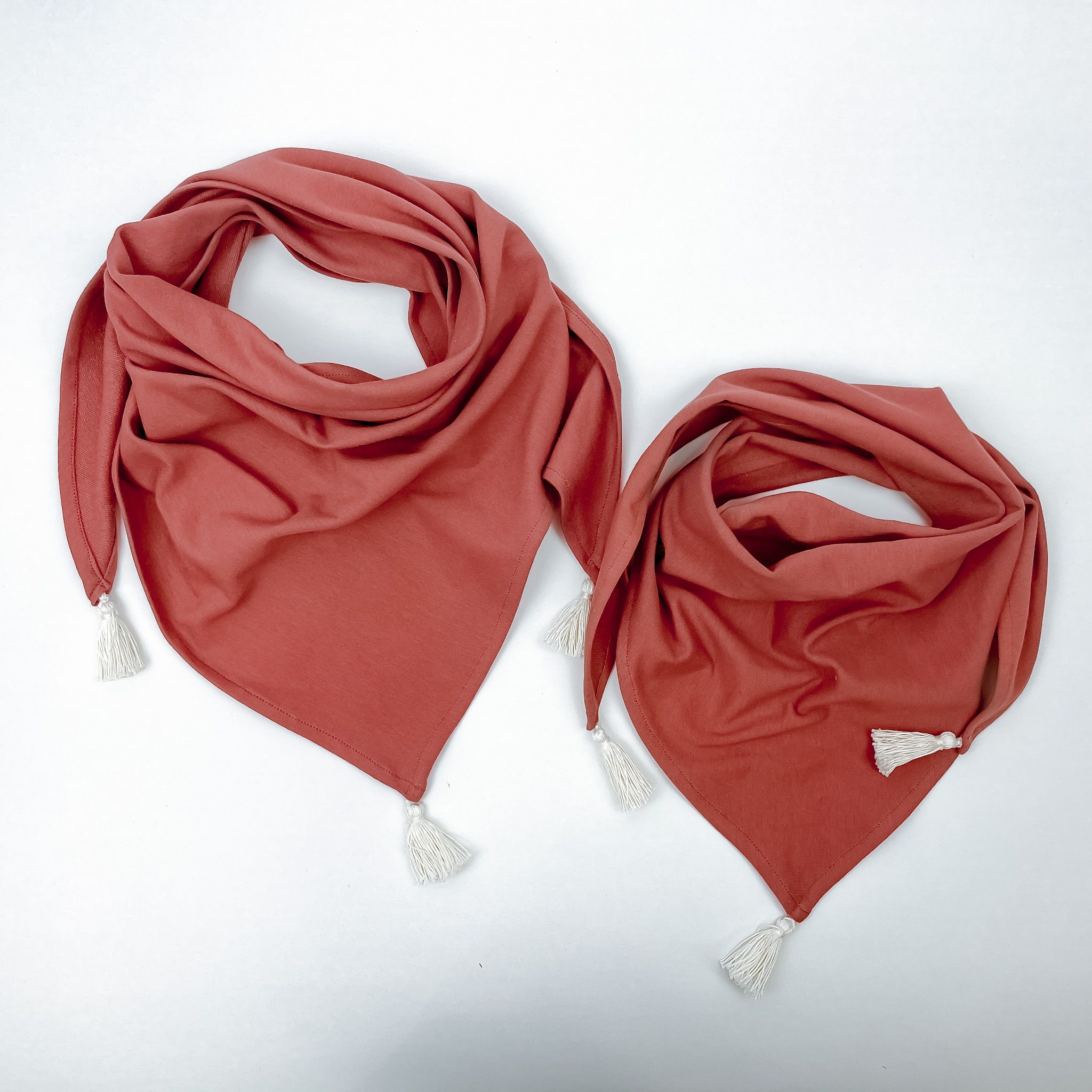 Chusta trójkątna dresowa - marsala roses - MAŁA