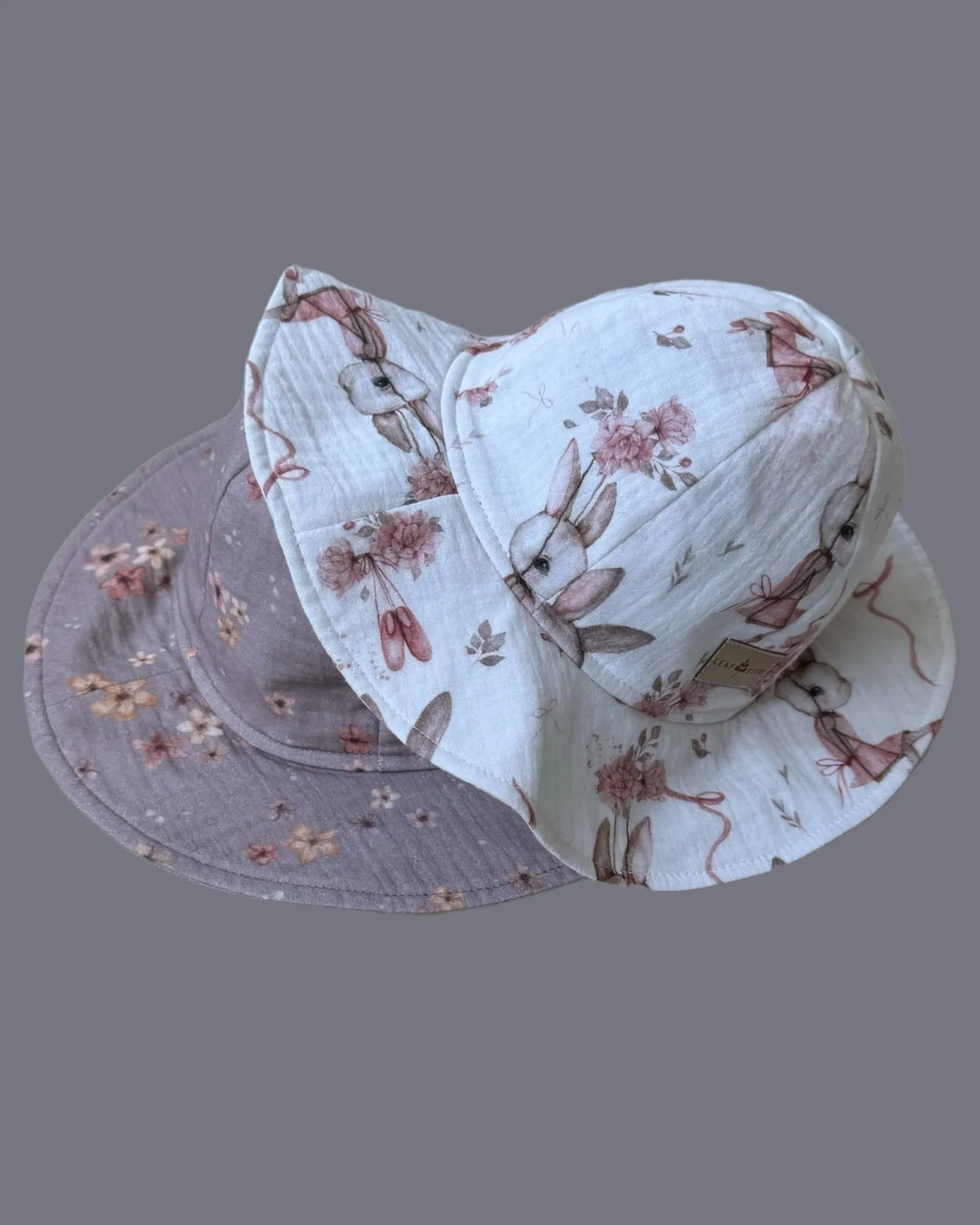 Kapelusz dziewczęcy muślinowy - króliczki baletnice - r. M (obw. 46-51 cm)