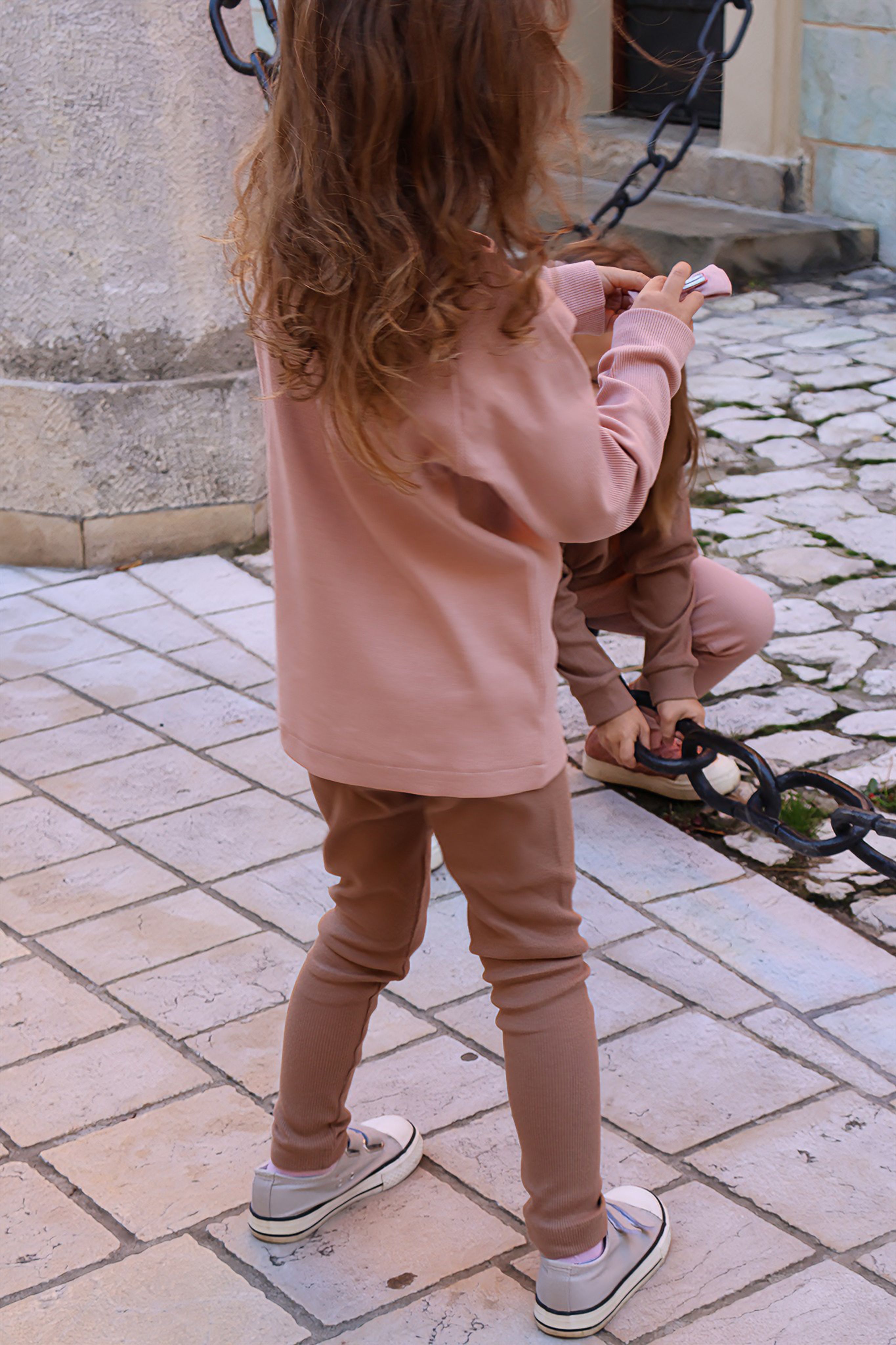 Legginsy z dzianiny prążkowanej - kawa - 134/140